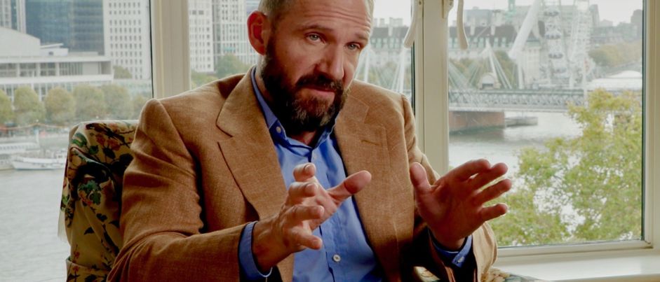 Somalian girl looking to the horizon