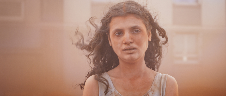 Somalian girl looking to the horizon