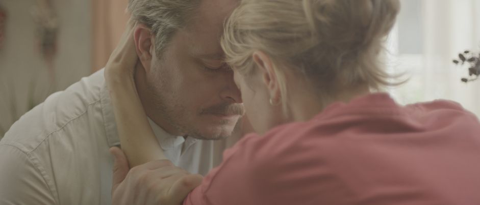 Somalian girl looking to the horizon