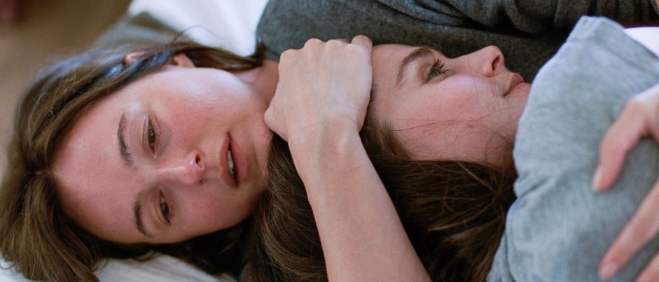 Somalian girl looking to the horizon