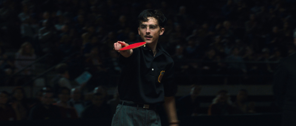 Somalian girl looking to the horizon