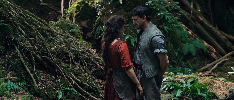 Somalian girl looking to the horizon