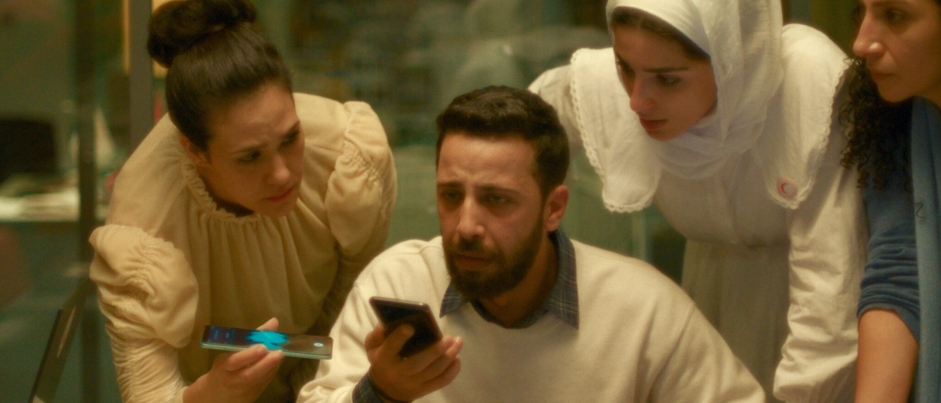 Somalian girl looking to the horizon