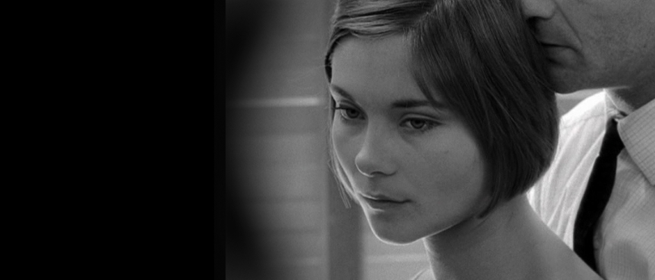 Somalian girl looking to the horizon