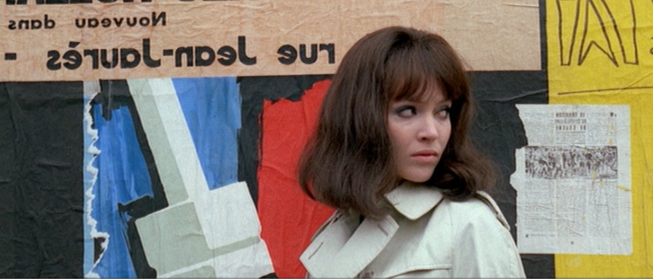 Somalian girl looking to the horizon