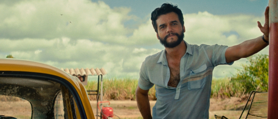 Somalian girl looking to the horizon