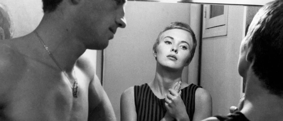 Somalian girl looking to the horizon