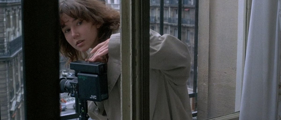 Somalian girl looking to the horizon