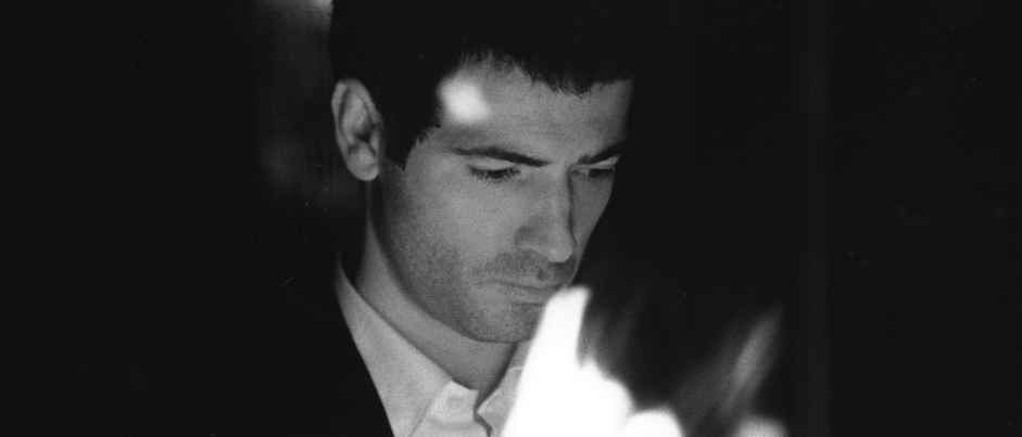 Somalian girl looking to the horizon