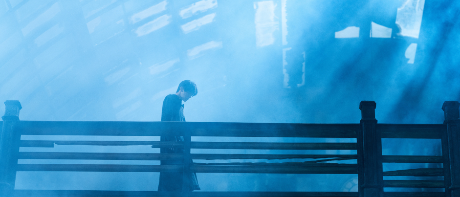 Somalian girl looking to the horizon