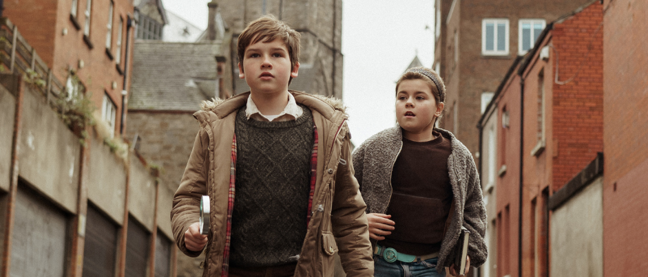 Somalian girl looking to the horizon