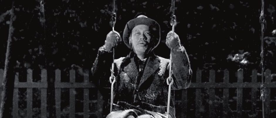 Somalian girl looking to the horizon